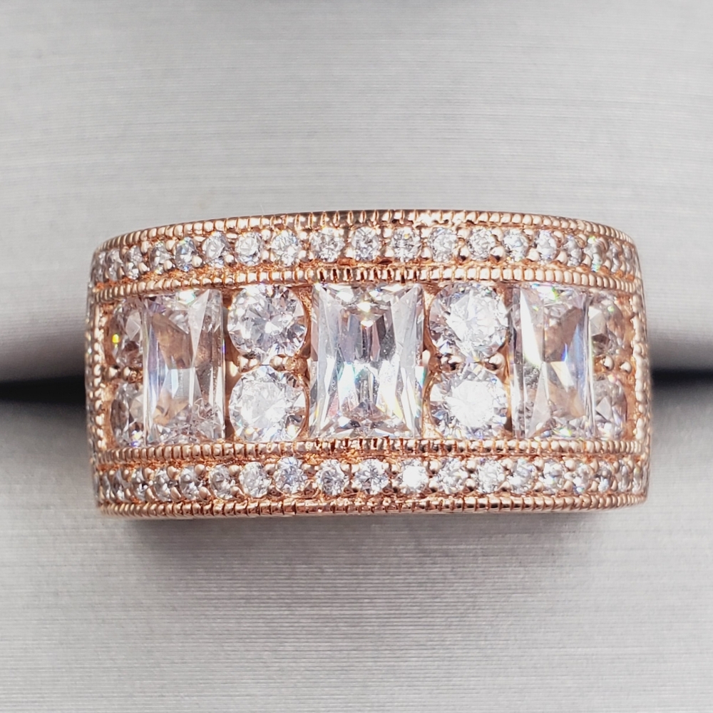 Round & Baguette Diamond Ring